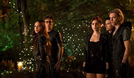 Ölümcül Oyuncaklar: Kemikler Şehri - The Mortal Instruments : City Of Bones izle